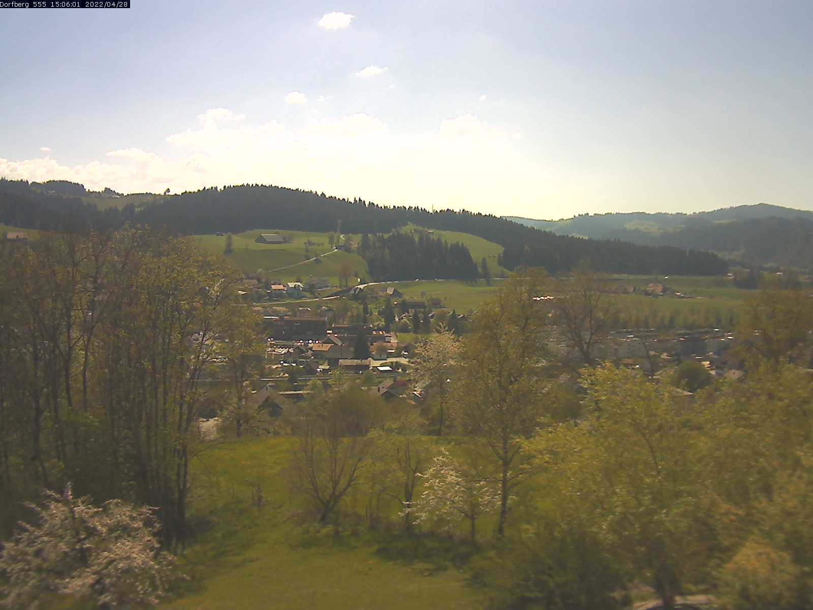 Webcam-Bild: Aussicht vom Dorfberg in Langnau 20220428-150601