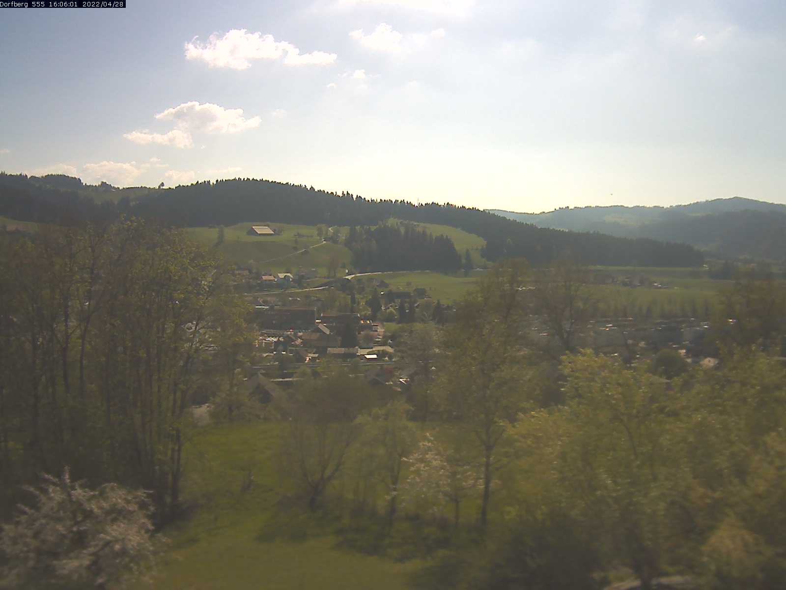 Webcam-Bild: Aussicht vom Dorfberg in Langnau 20220428-160601