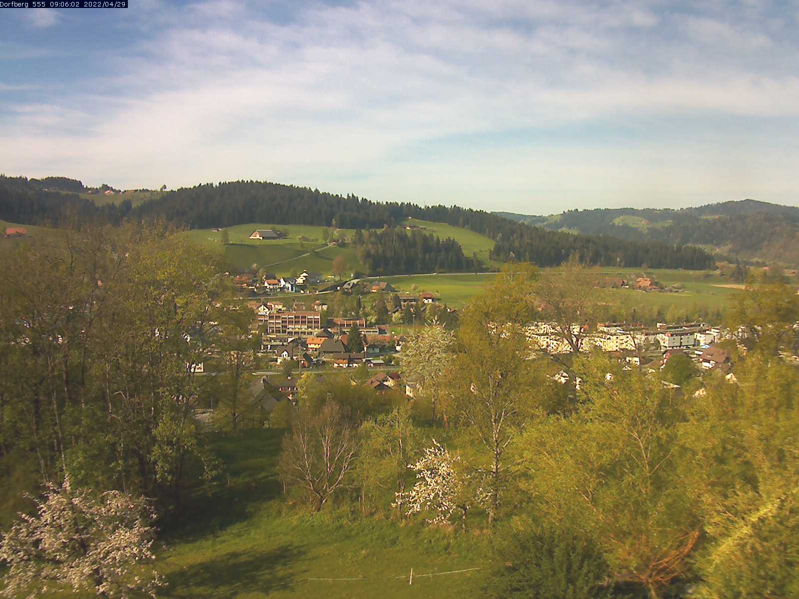 Webcam-Bild: Aussicht vom Dorfberg in Langnau 20220429-090601