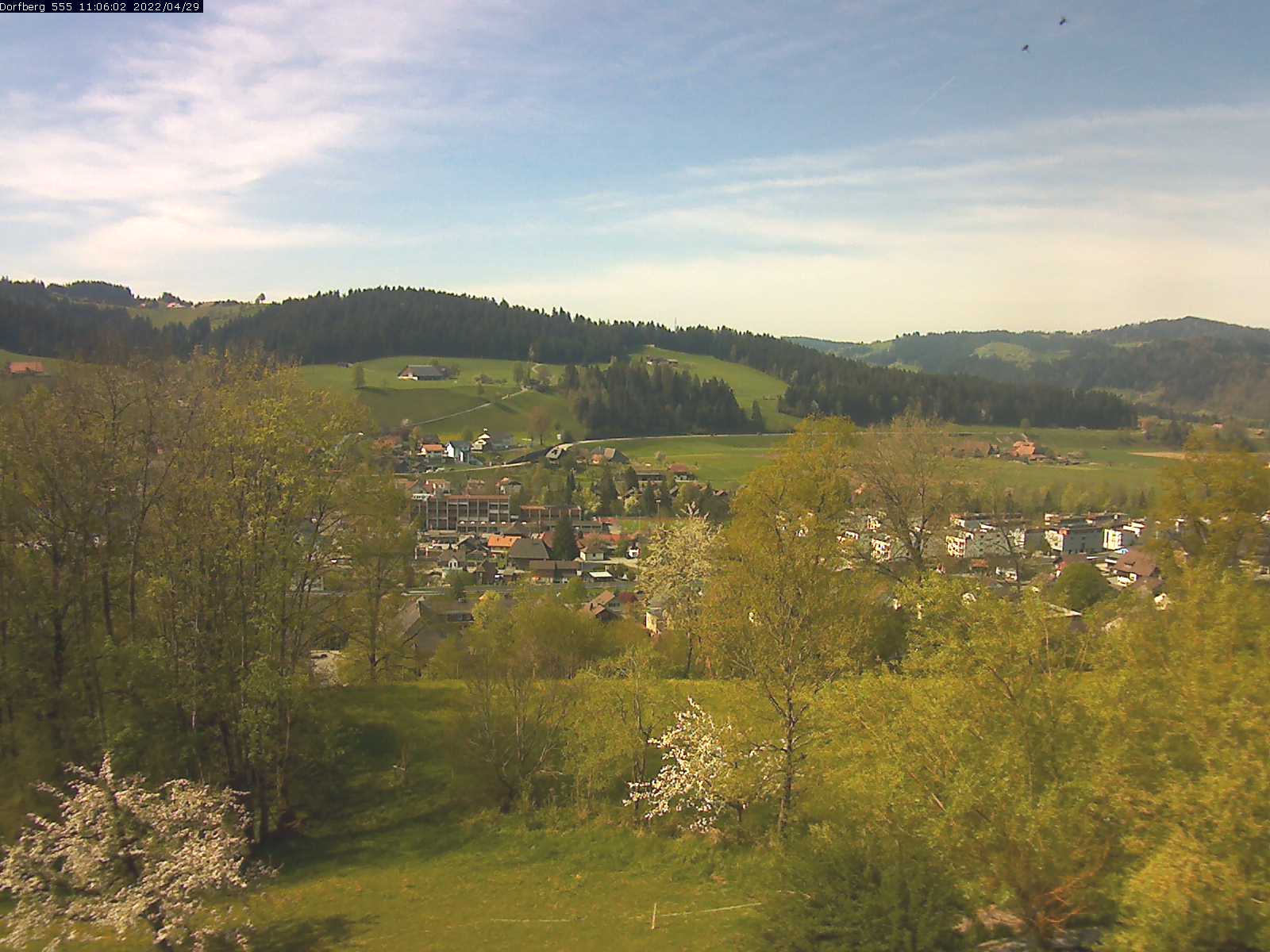 Webcam-Bild: Aussicht vom Dorfberg in Langnau 20220429-110601