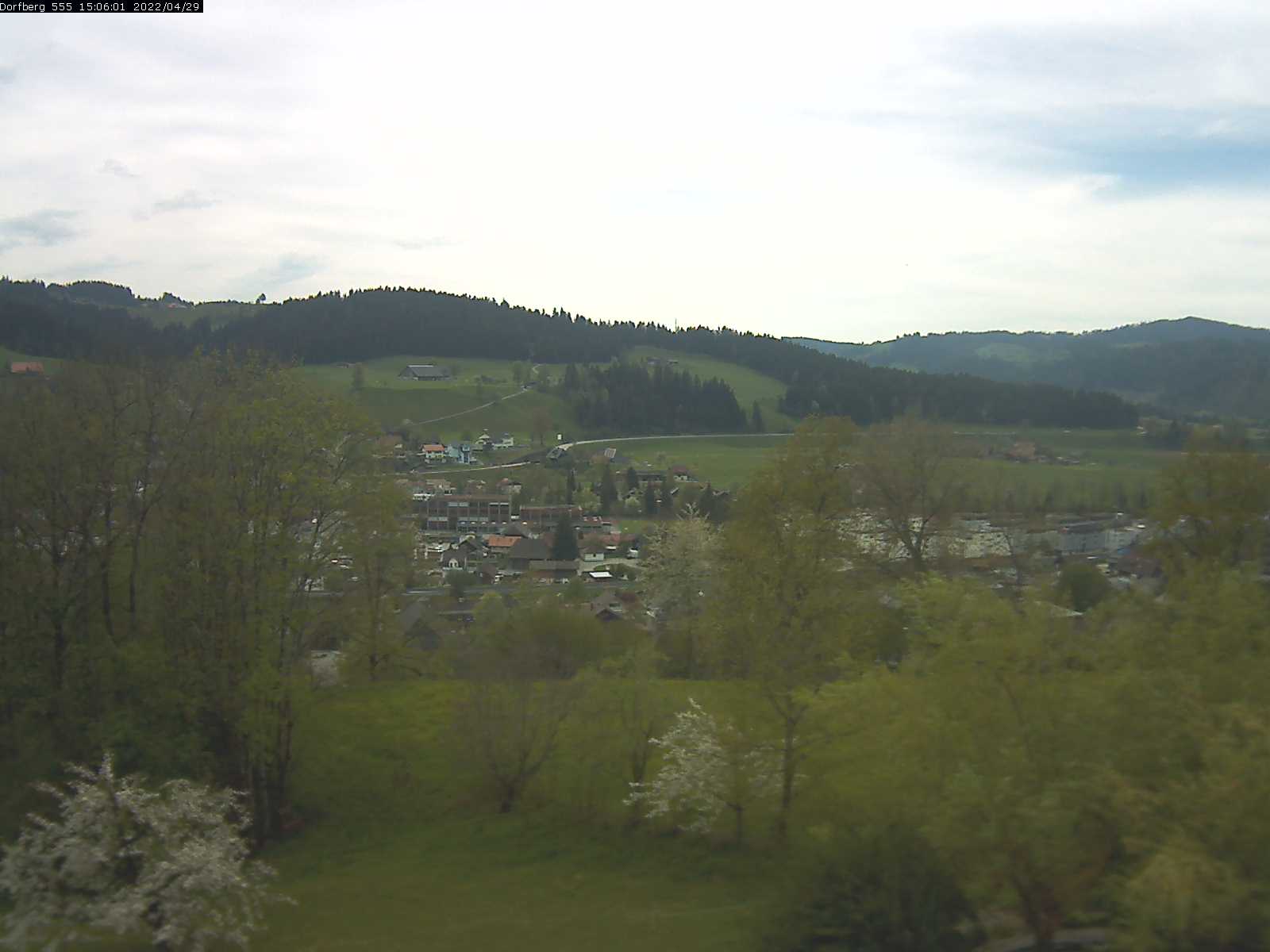 Webcam-Bild: Aussicht vom Dorfberg in Langnau 20220429-150601