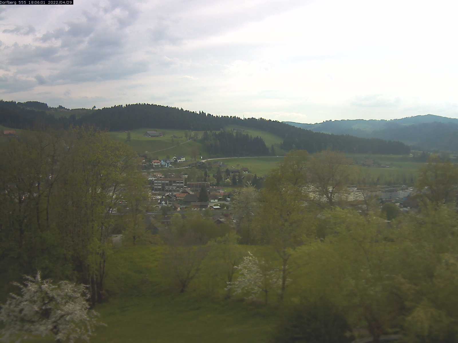 Webcam-Bild: Aussicht vom Dorfberg in Langnau 20220429-180601