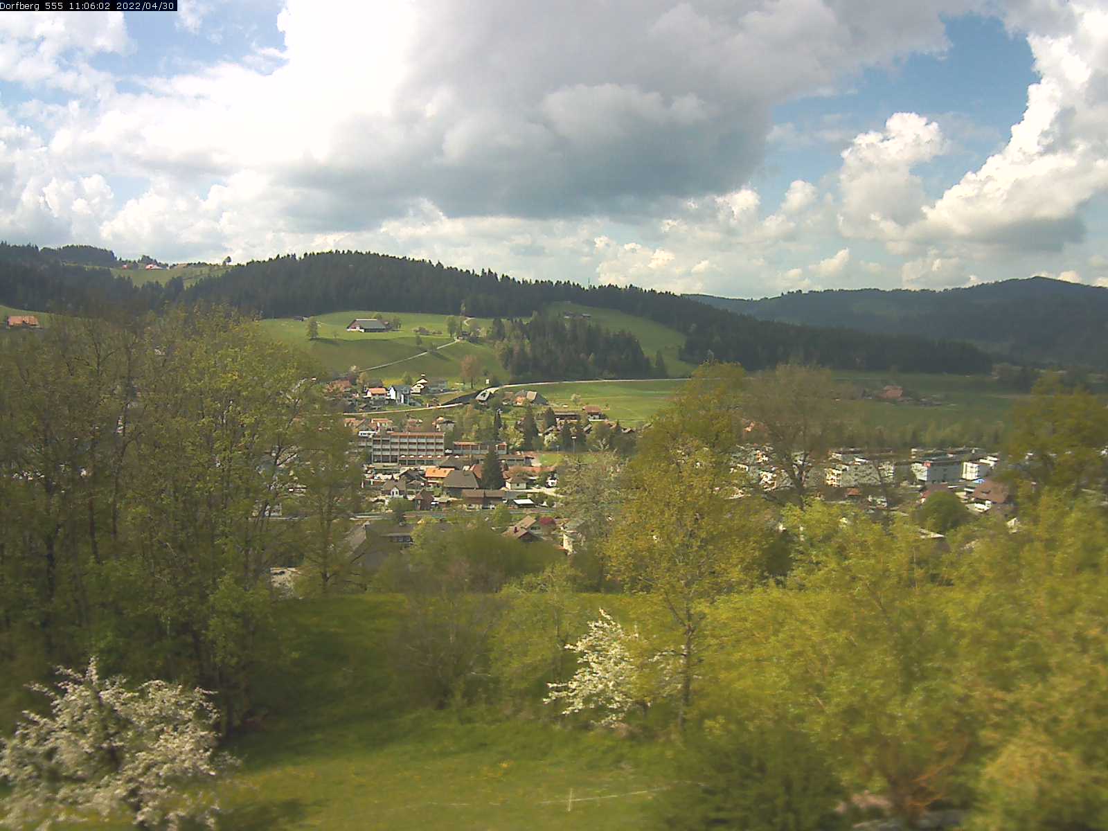 Webcam-Bild: Aussicht vom Dorfberg in Langnau 20220430-110601
