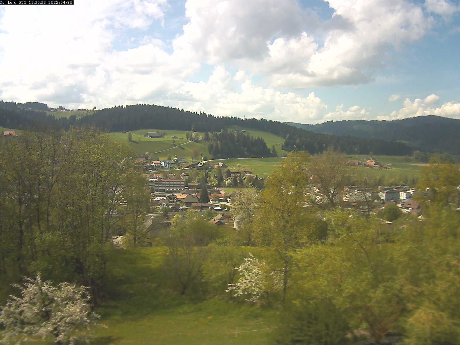 Webcam-Bild: Aussicht vom Dorfberg in Langnau 20220430-120601