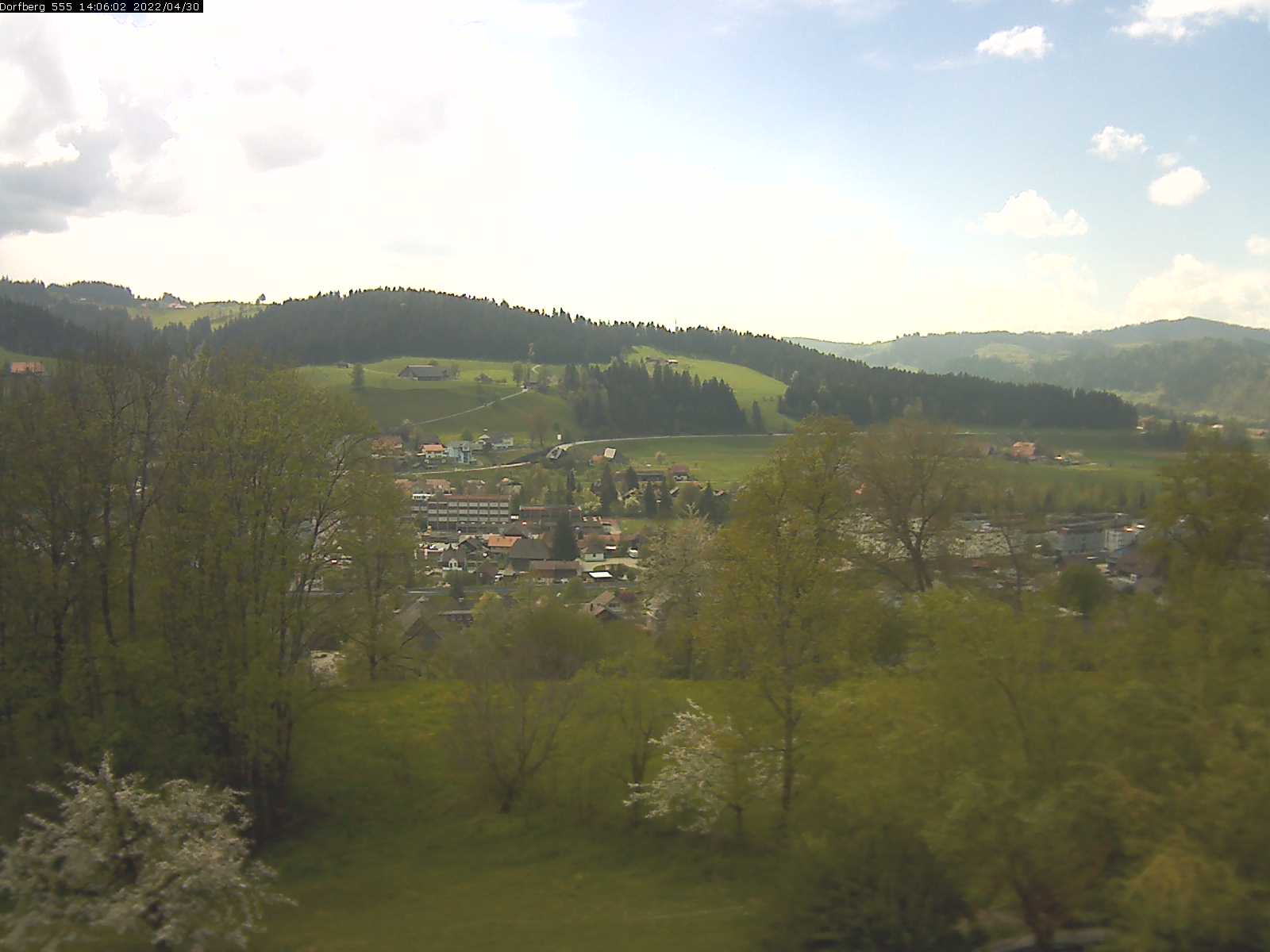 Webcam-Bild: Aussicht vom Dorfberg in Langnau 20220430-140601