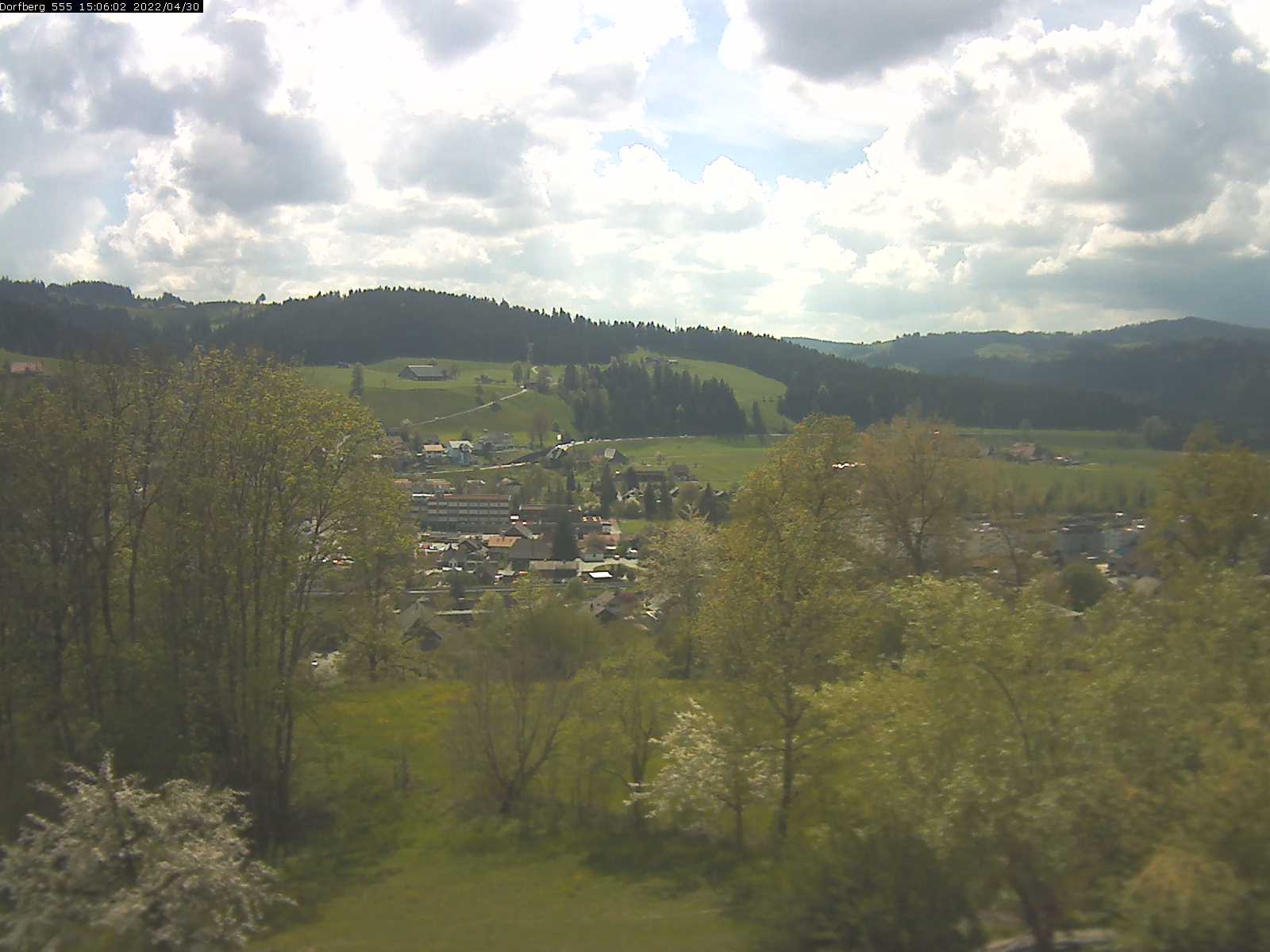 Webcam-Bild: Aussicht vom Dorfberg in Langnau 20220430-150601
