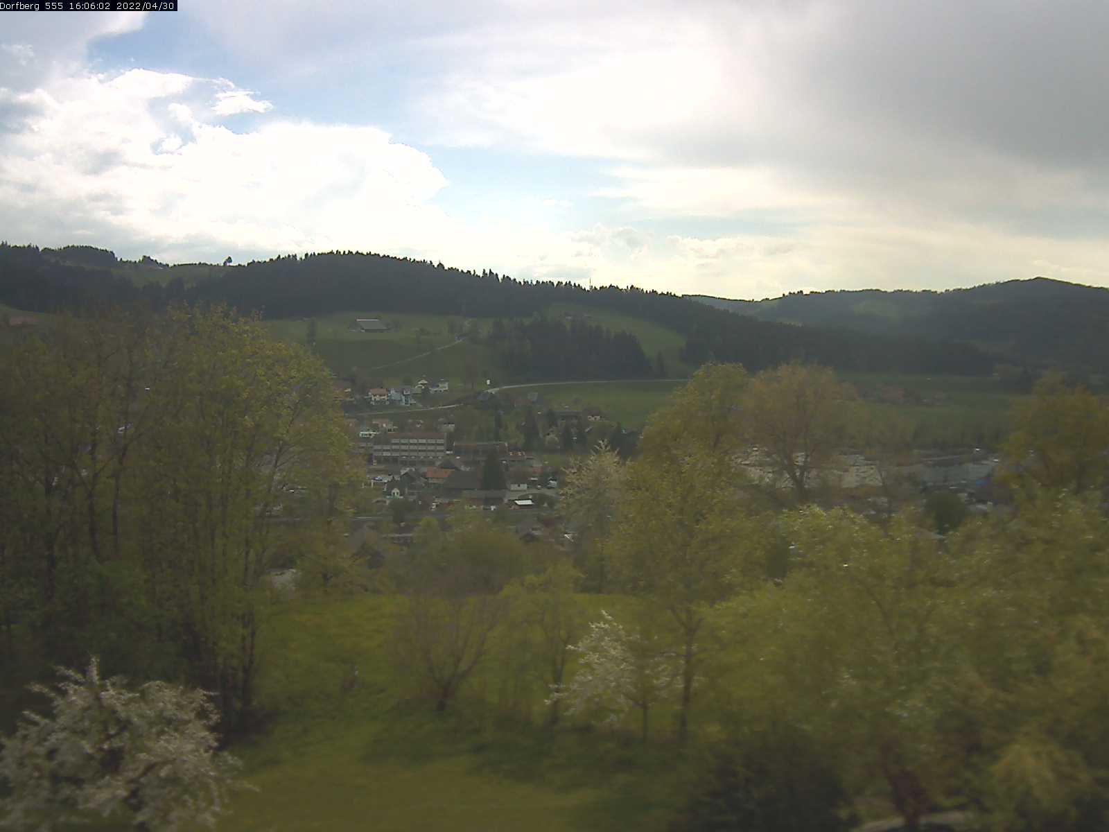 Webcam-Bild: Aussicht vom Dorfberg in Langnau 20220430-160601