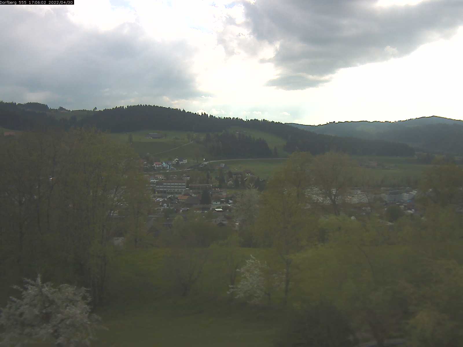 Webcam-Bild: Aussicht vom Dorfberg in Langnau 20220430-170601