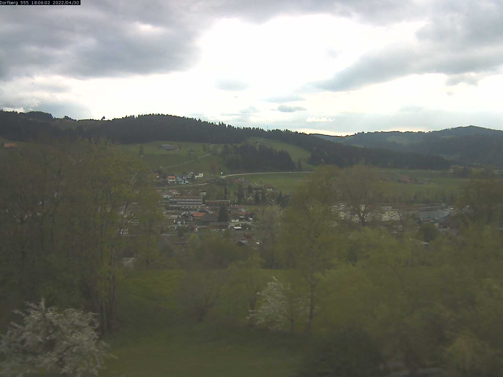Webcam-Bild: Aussicht vom Dorfberg in Langnau 20220430-180601