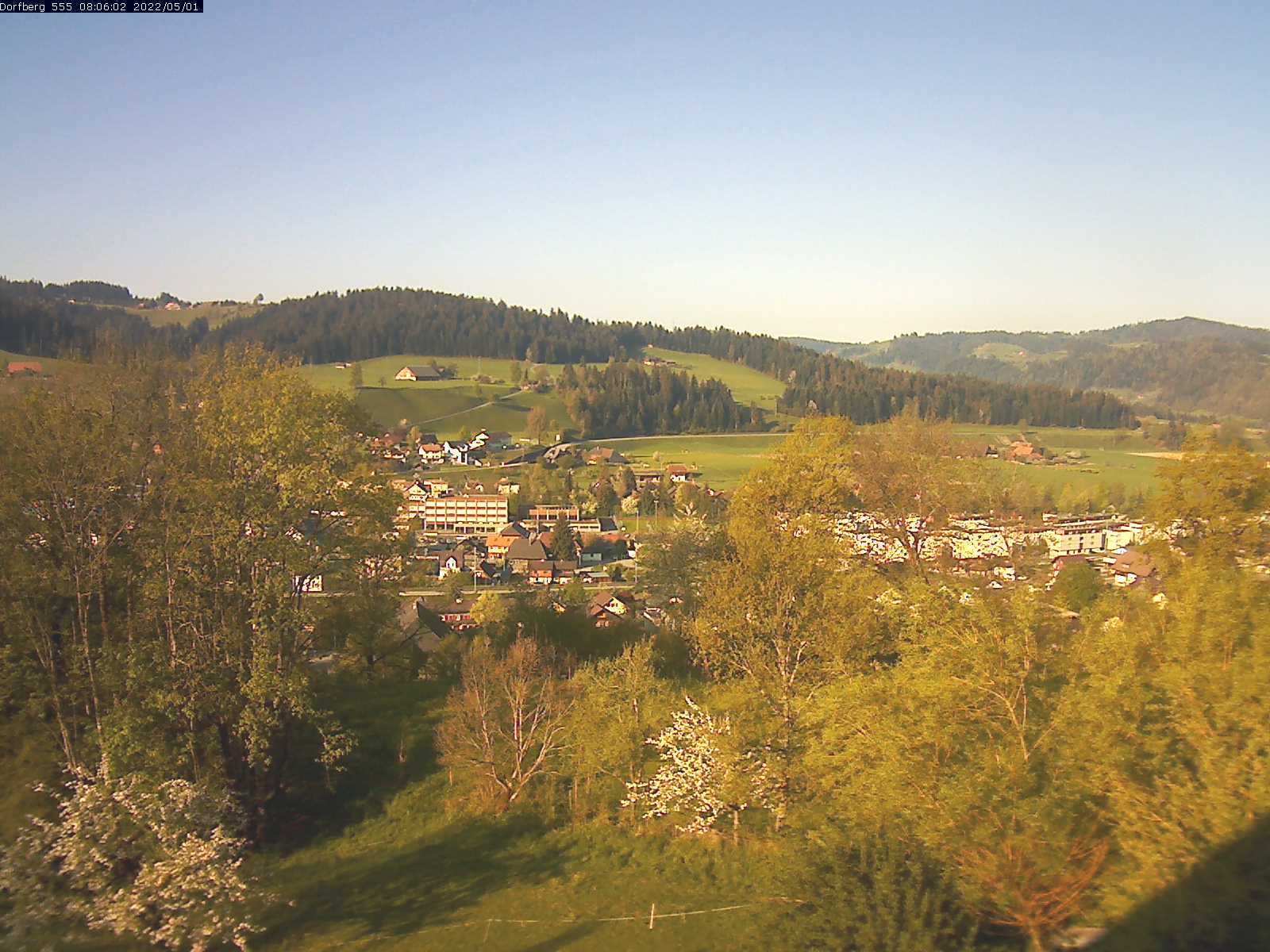 Webcam-Bild: Aussicht vom Dorfberg in Langnau 20220501-080601