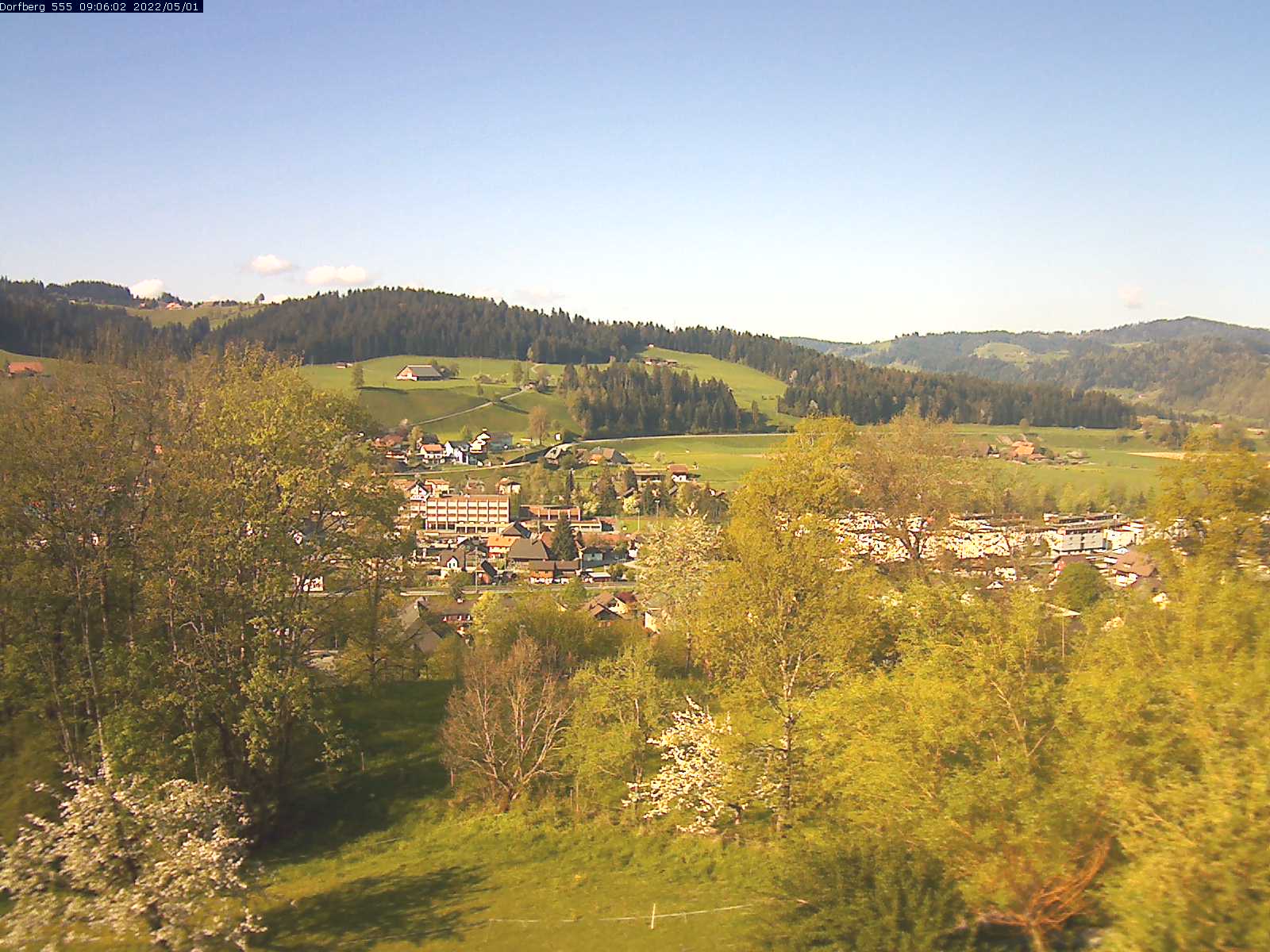 Webcam-Bild: Aussicht vom Dorfberg in Langnau 20220501-090601