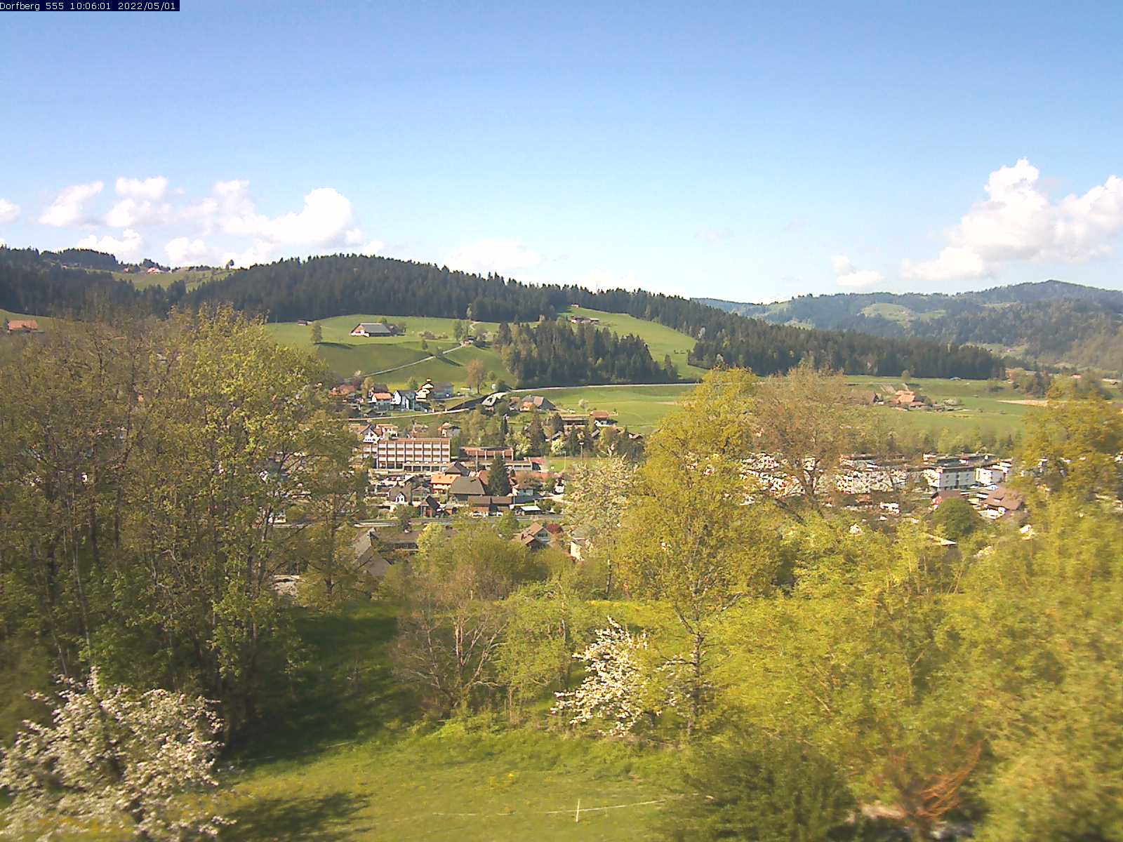 Webcam-Bild: Aussicht vom Dorfberg in Langnau 20220501-100601