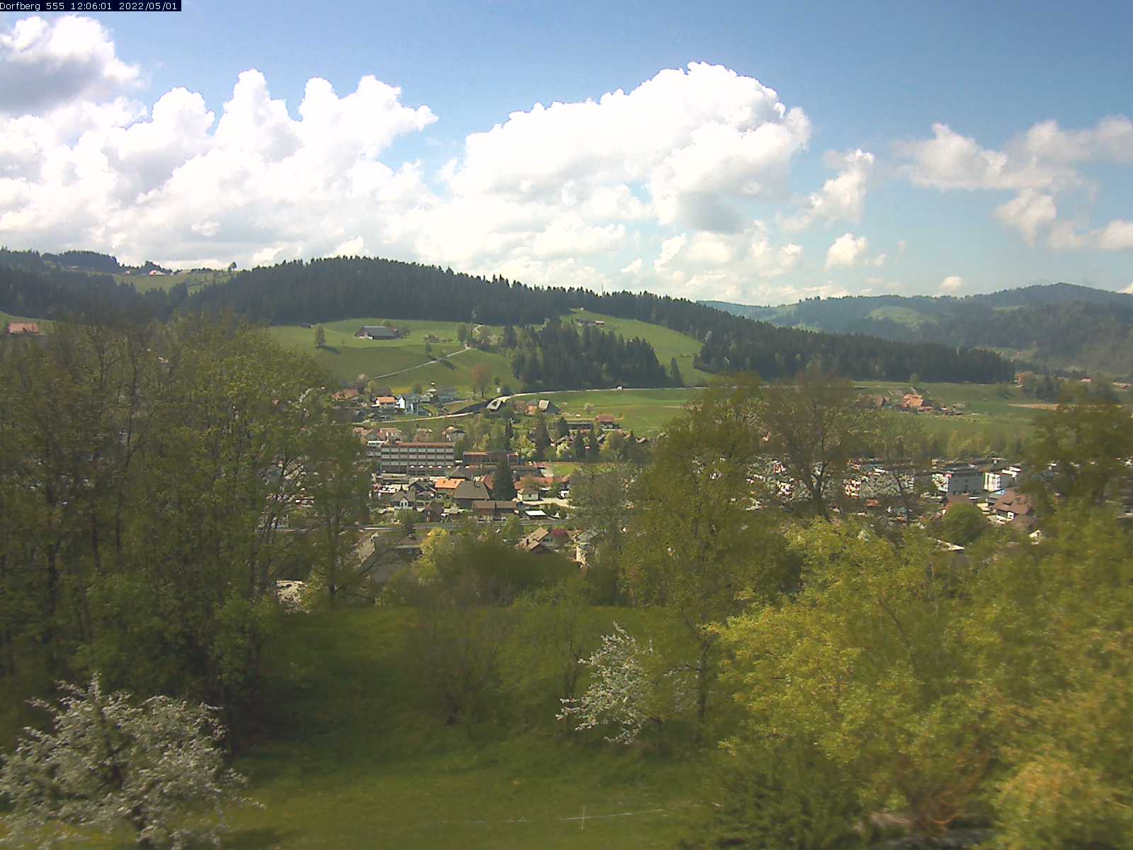 Webcam-Bild: Aussicht vom Dorfberg in Langnau 20220501-120601