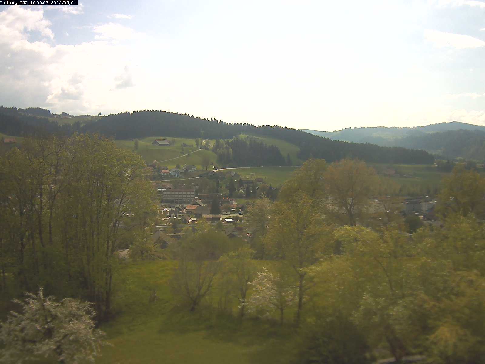Webcam-Bild: Aussicht vom Dorfberg in Langnau 20220501-160601