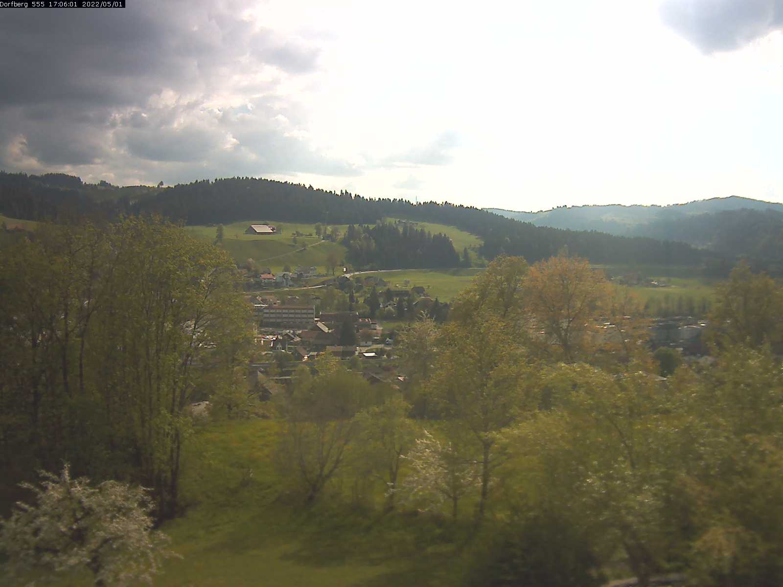 Webcam-Bild: Aussicht vom Dorfberg in Langnau 20220501-170601
