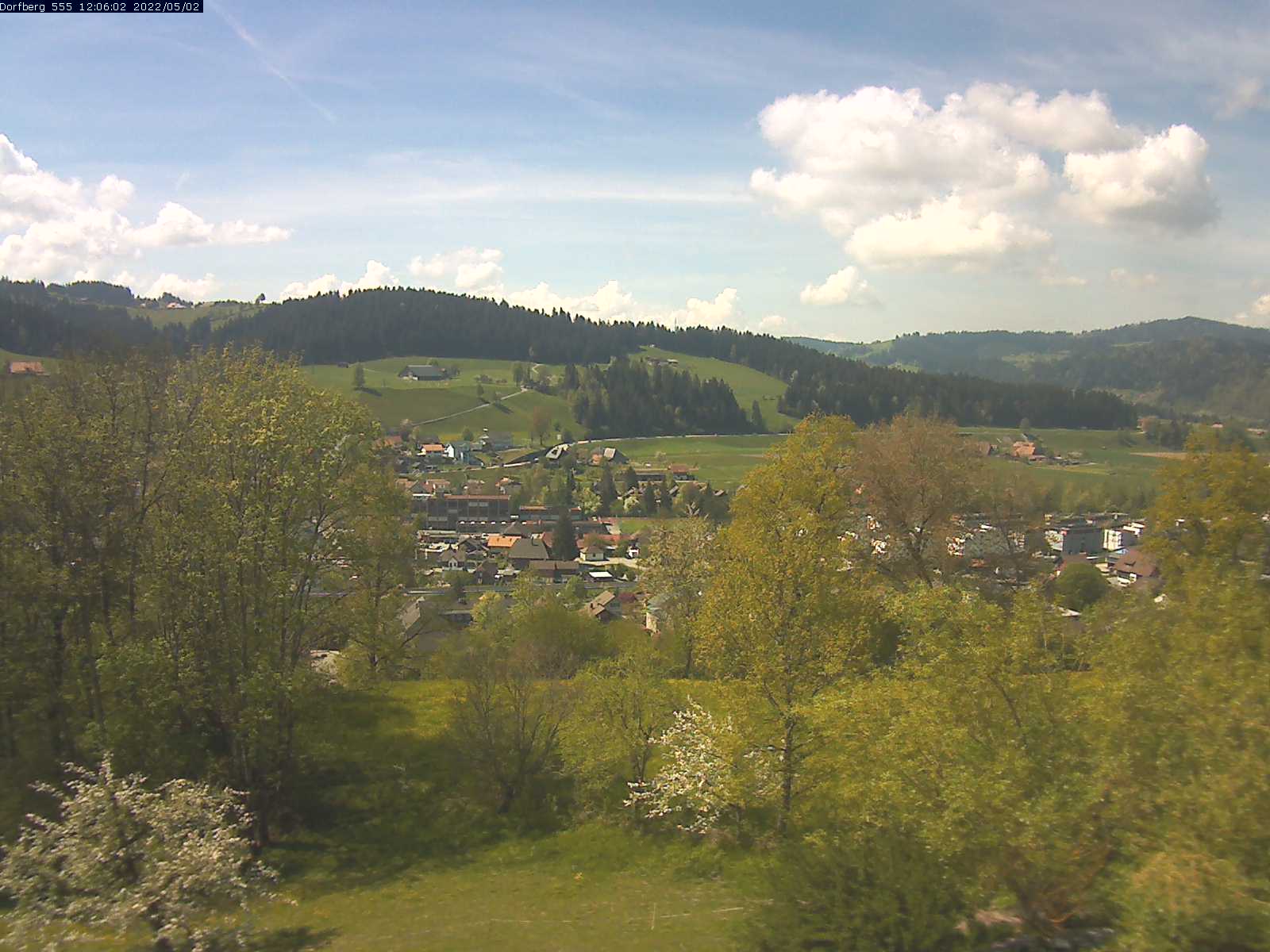 Webcam-Bild: Aussicht vom Dorfberg in Langnau 20220502-120601