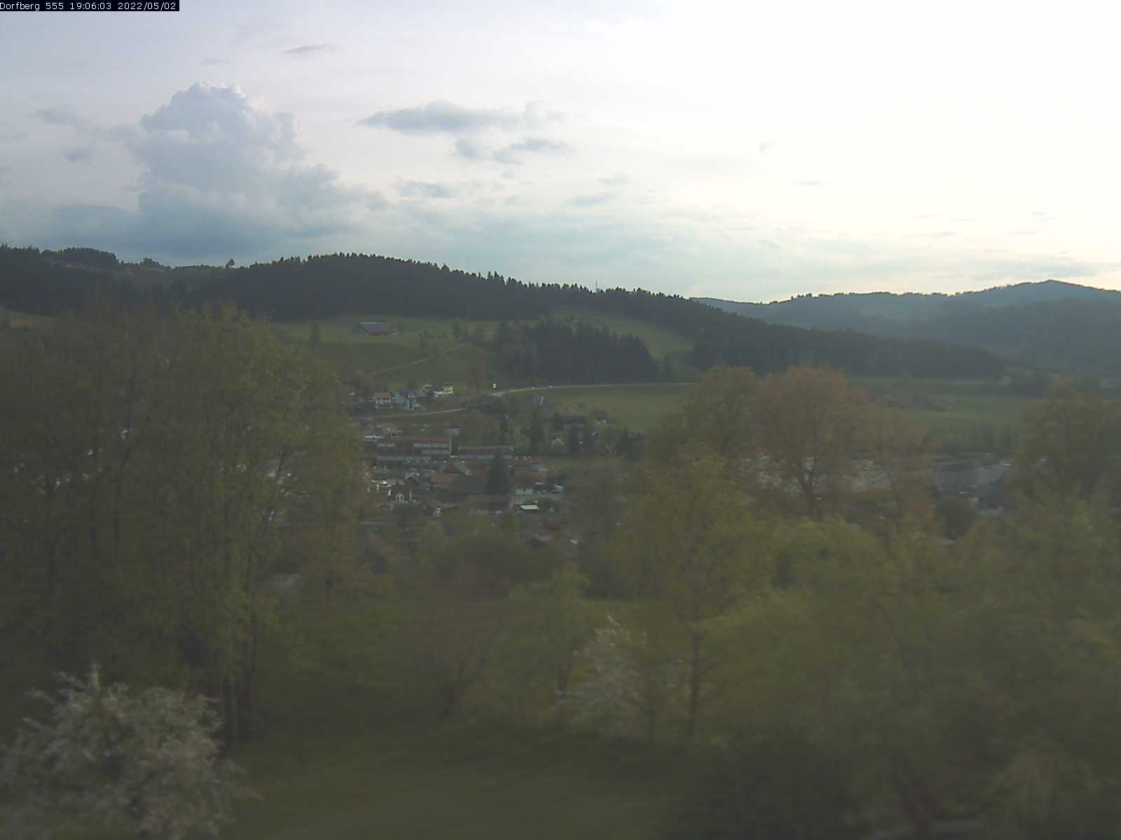 Webcam-Bild: Aussicht vom Dorfberg in Langnau 20220502-190602