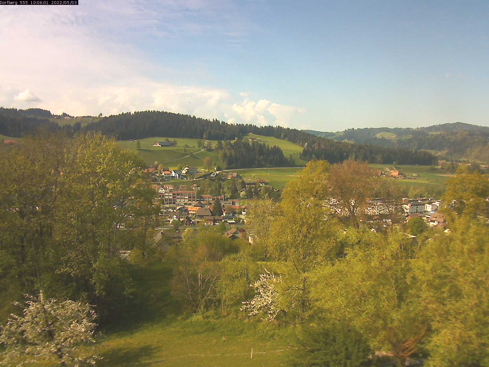 Webcam-Bild: Aussicht vom Dorfberg in Langnau 20220503-100601