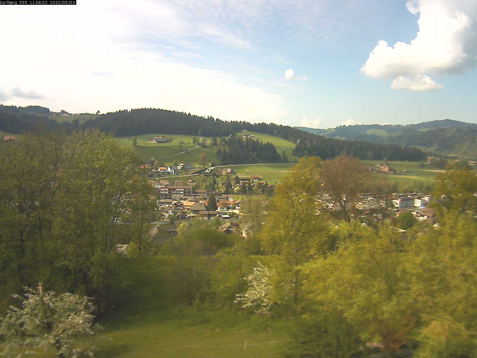 Webcam-Bild: Aussicht vom Dorfberg in Langnau 20220503-110601
