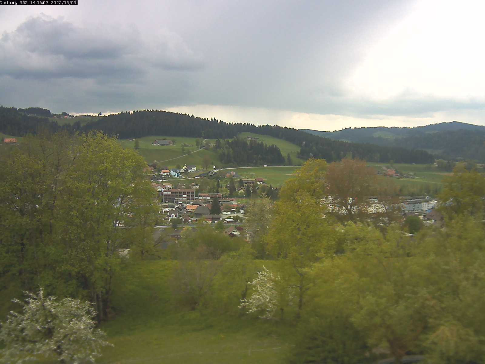 Webcam-Bild: Aussicht vom Dorfberg in Langnau 20220503-140601