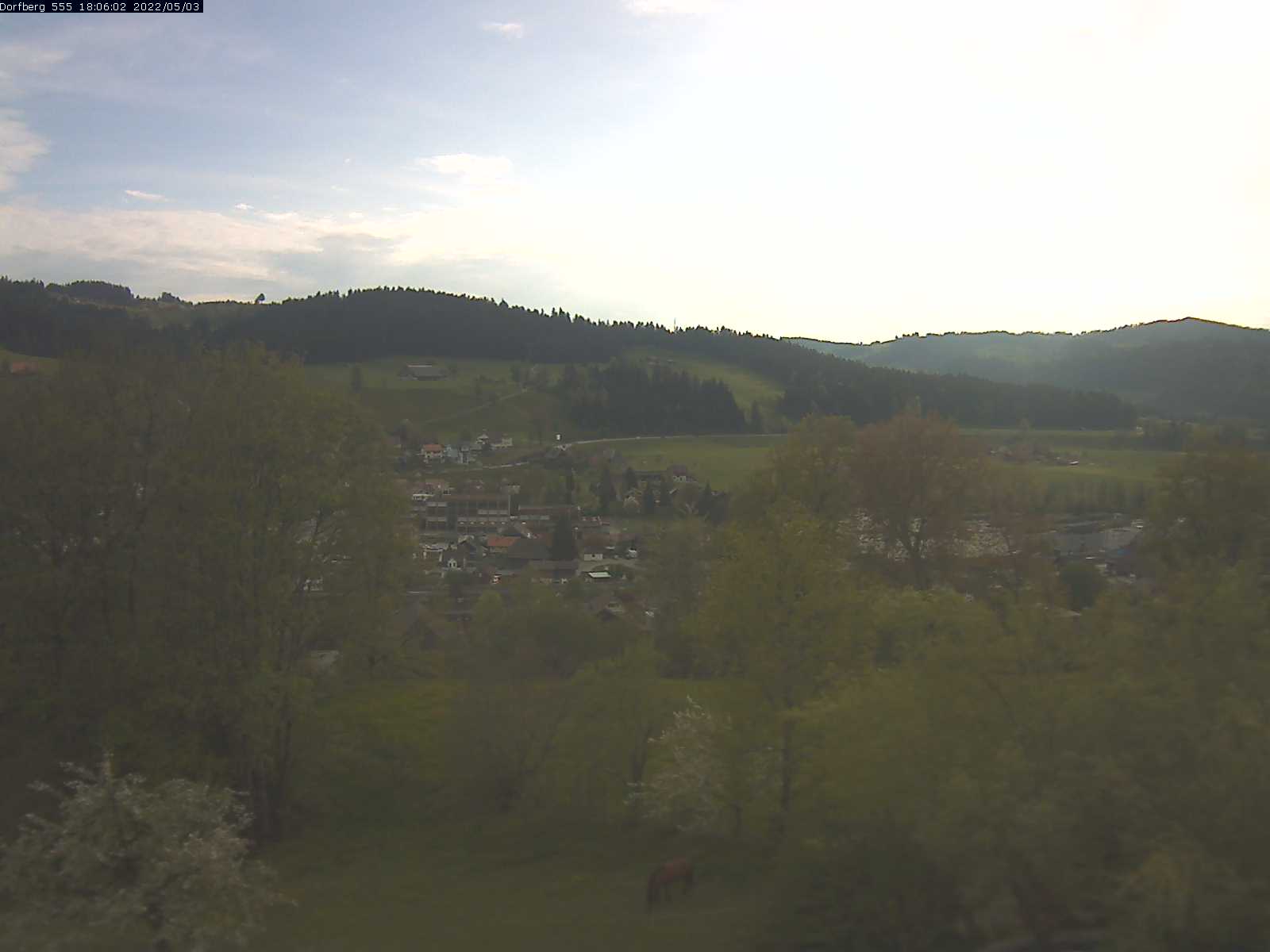 Webcam-Bild: Aussicht vom Dorfberg in Langnau 20220503-180601