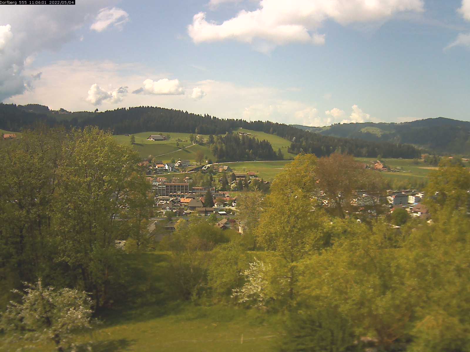 Webcam-Bild: Aussicht vom Dorfberg in Langnau 20220504-110601