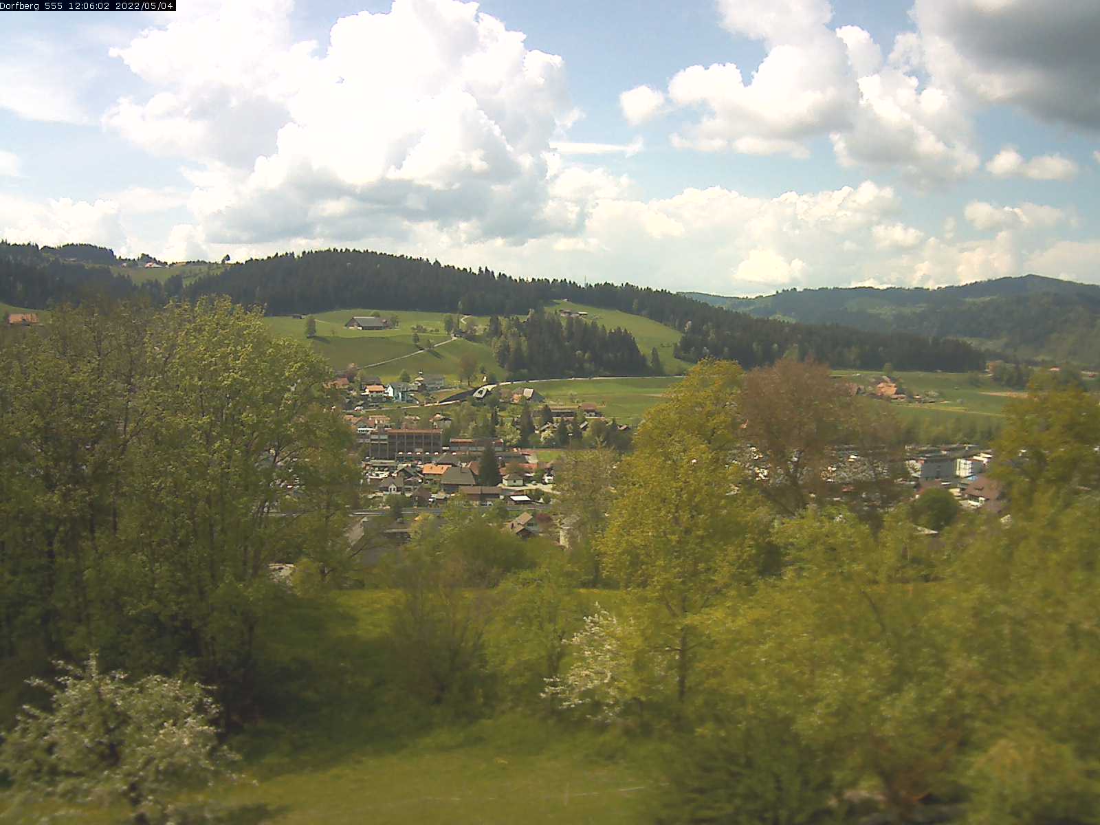 Webcam-Bild: Aussicht vom Dorfberg in Langnau 20220504-120601
