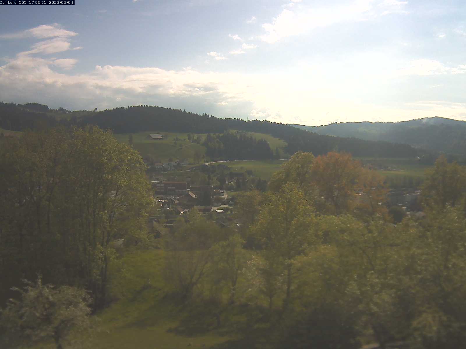 Webcam-Bild: Aussicht vom Dorfberg in Langnau 20220504-170601