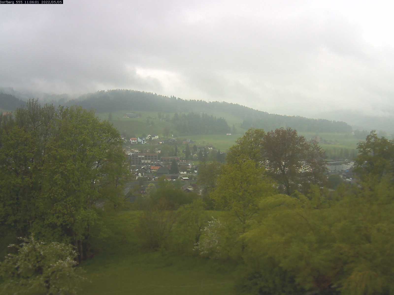 Webcam-Bild: Aussicht vom Dorfberg in Langnau 20220505-110601