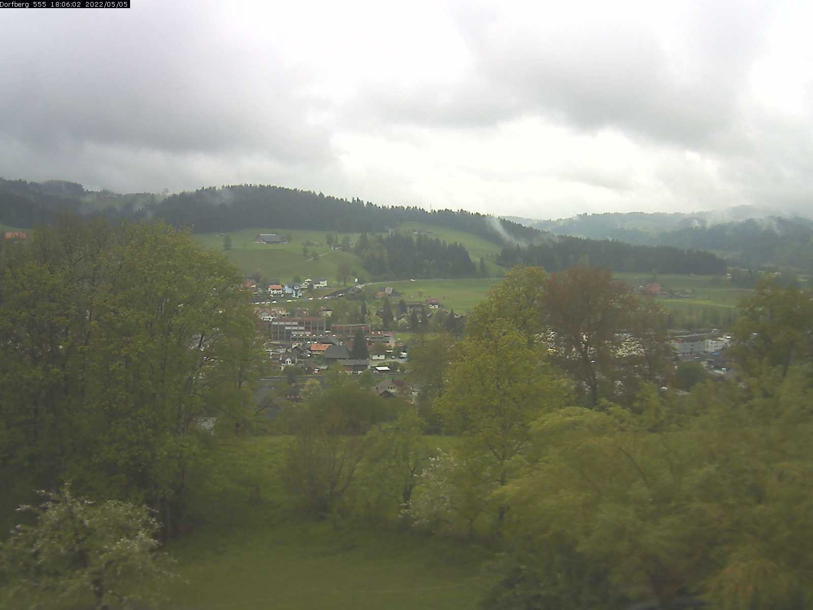 Webcam-Bild: Aussicht vom Dorfberg in Langnau 20220505-180601