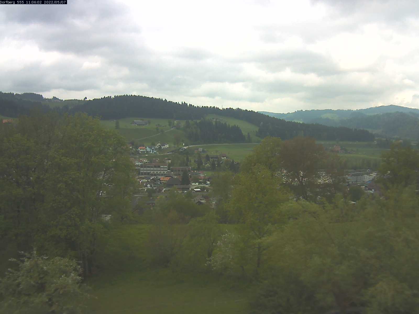 Webcam-Bild: Aussicht vom Dorfberg in Langnau 20220507-110601
