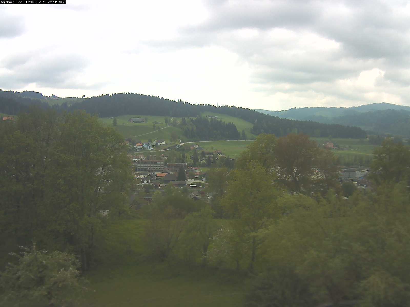 Webcam-Bild: Aussicht vom Dorfberg in Langnau 20220507-120601