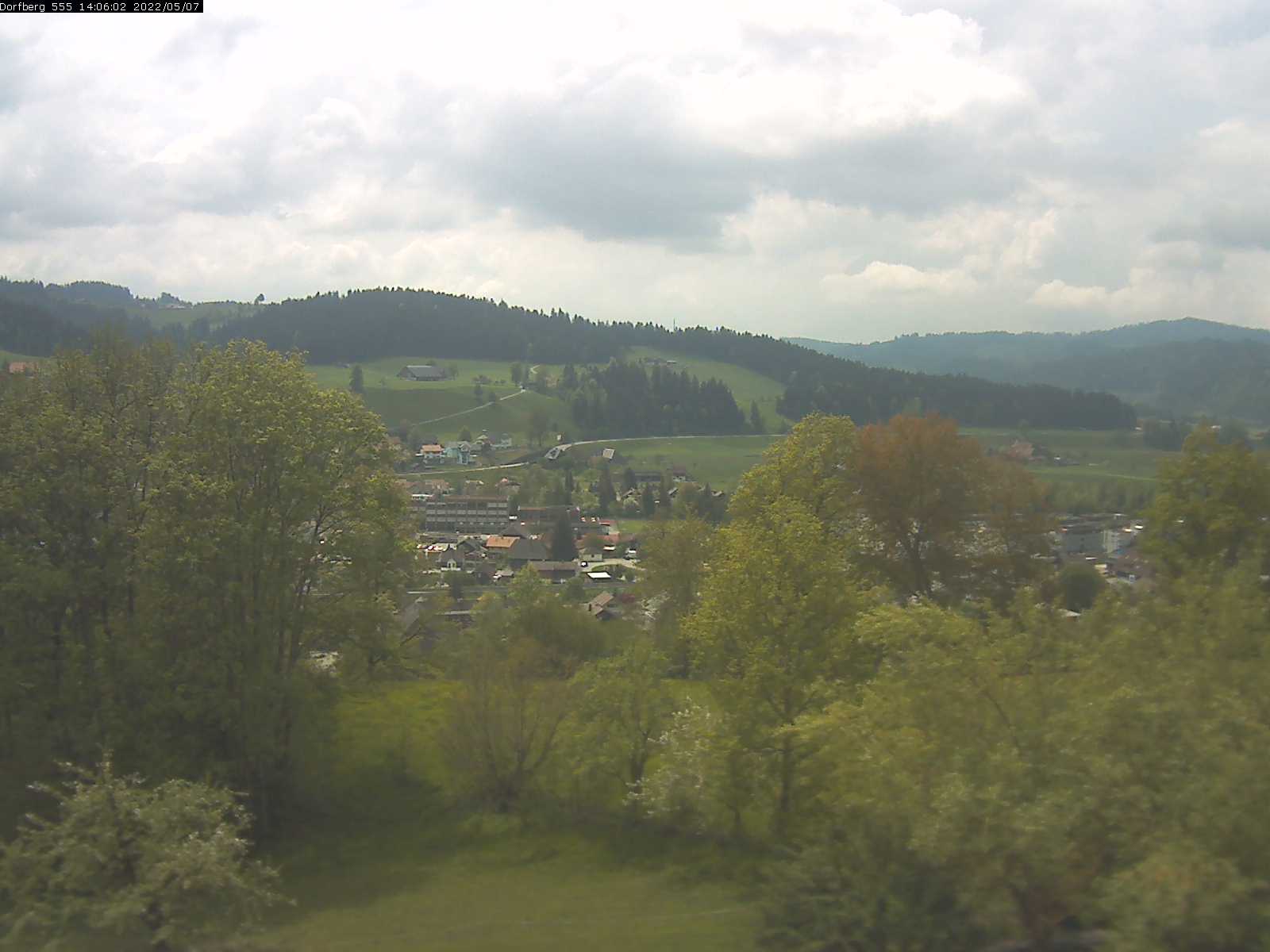 Webcam-Bild: Aussicht vom Dorfberg in Langnau 20220507-140601