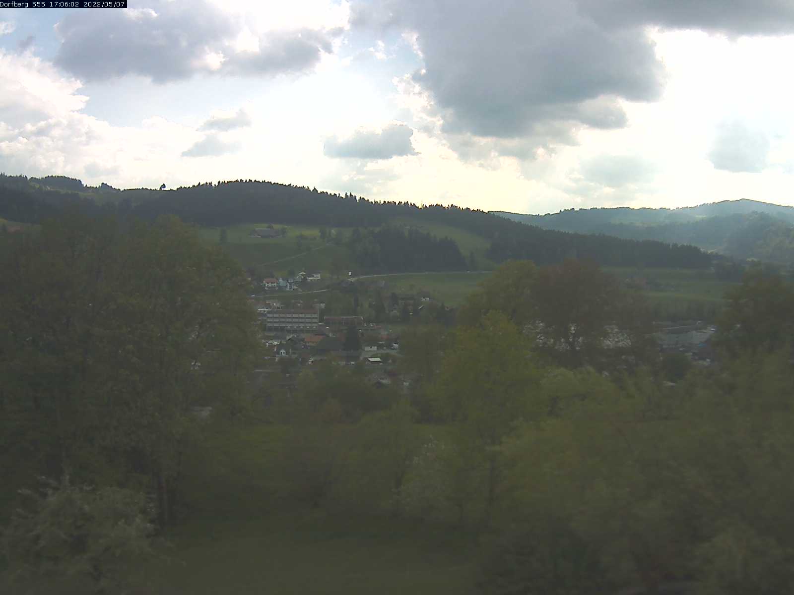 Webcam-Bild: Aussicht vom Dorfberg in Langnau 20220507-170601
