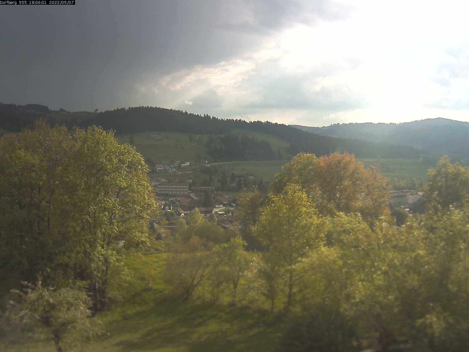 Webcam-Bild: Aussicht vom Dorfberg in Langnau 20220507-180601