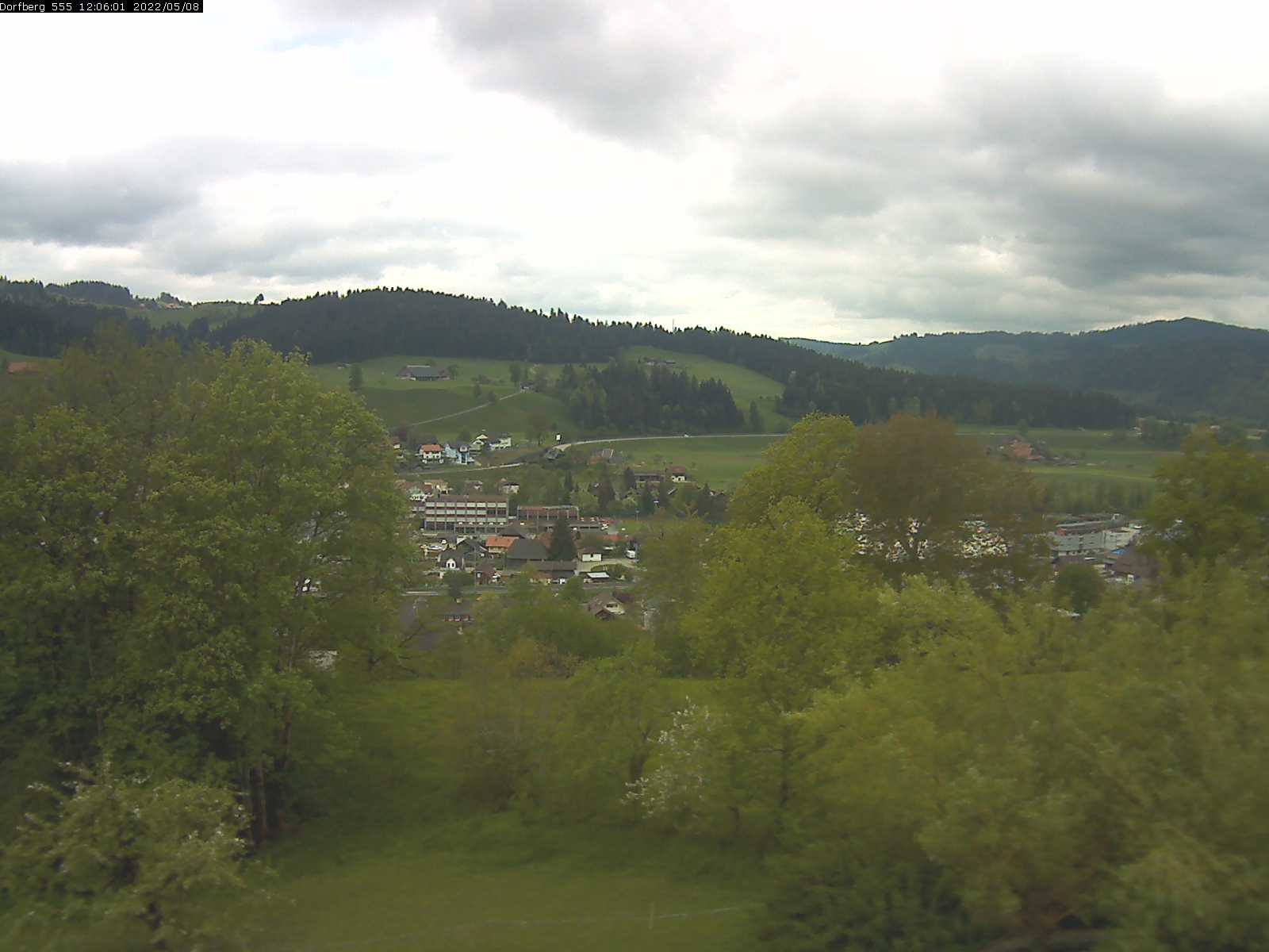 Webcam-Bild: Aussicht vom Dorfberg in Langnau 20220508-120601