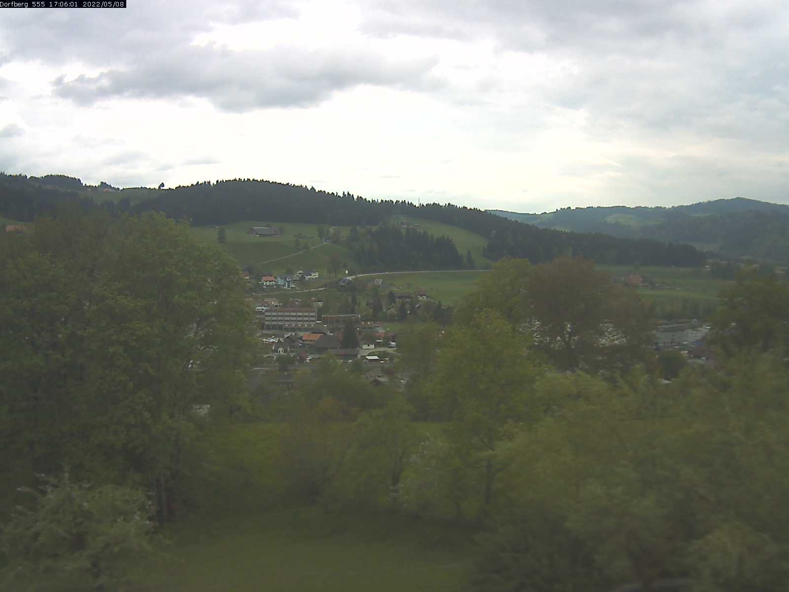 Webcam-Bild: Aussicht vom Dorfberg in Langnau 20220508-170601