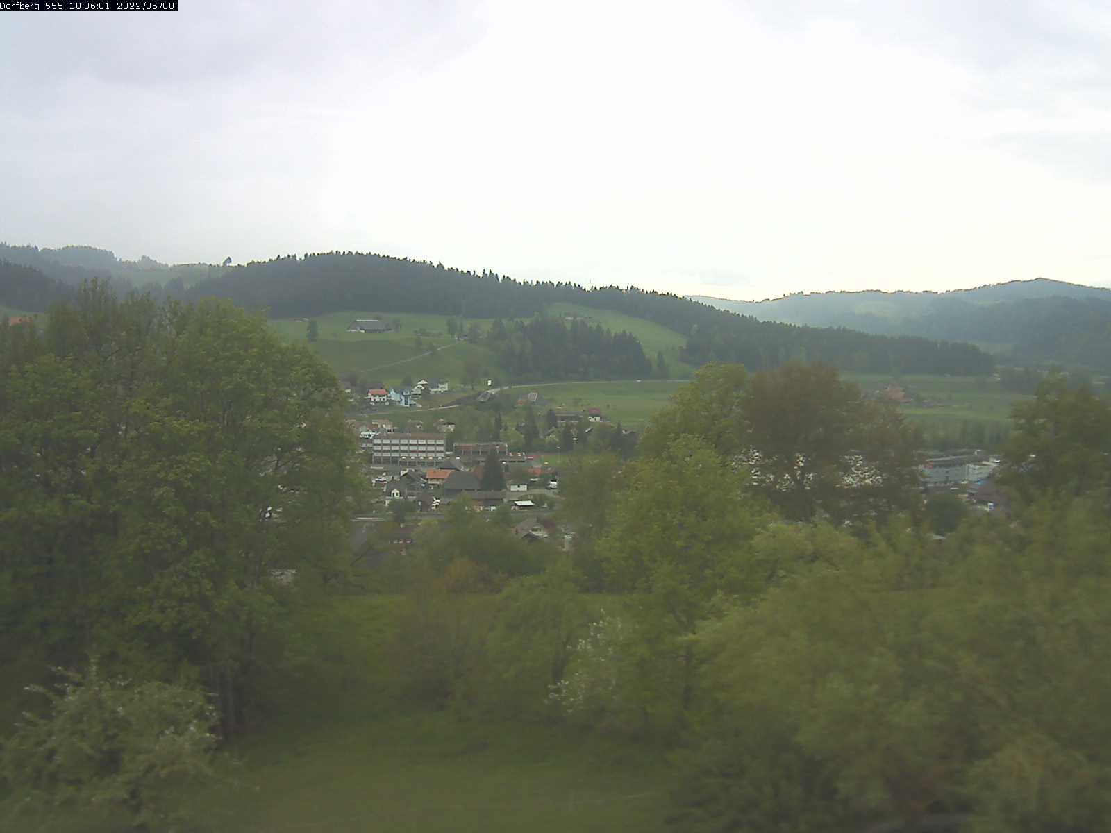 Webcam-Bild: Aussicht vom Dorfberg in Langnau 20220508-180601