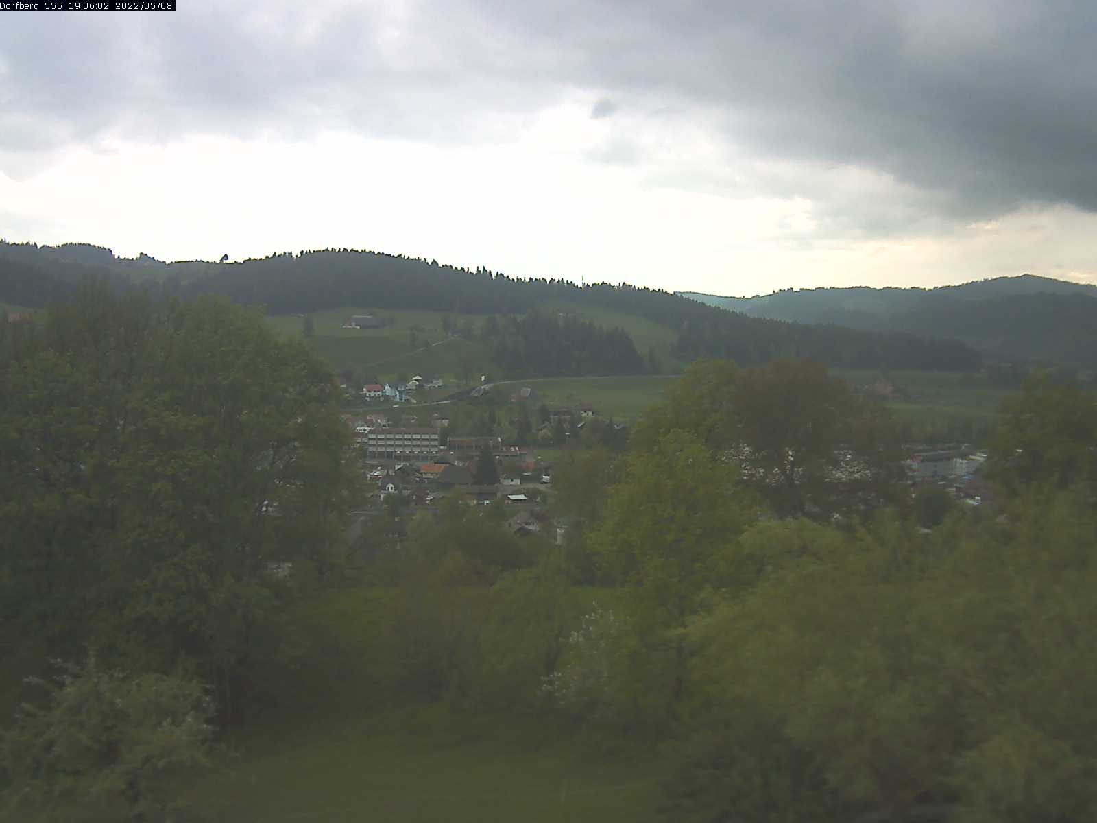 Webcam-Bild: Aussicht vom Dorfberg in Langnau 20220508-190601