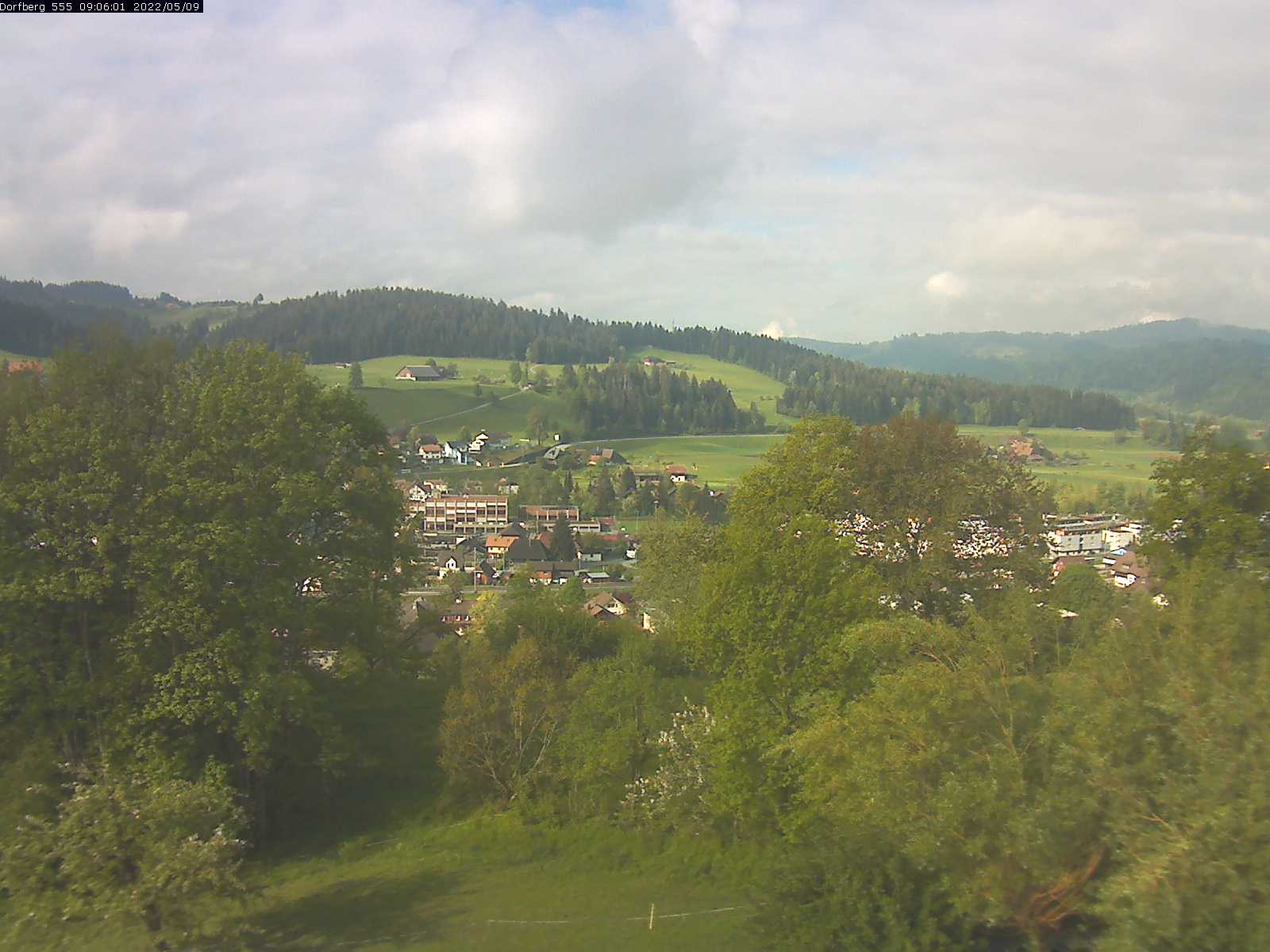 Webcam-Bild: Aussicht vom Dorfberg in Langnau 20220509-090601