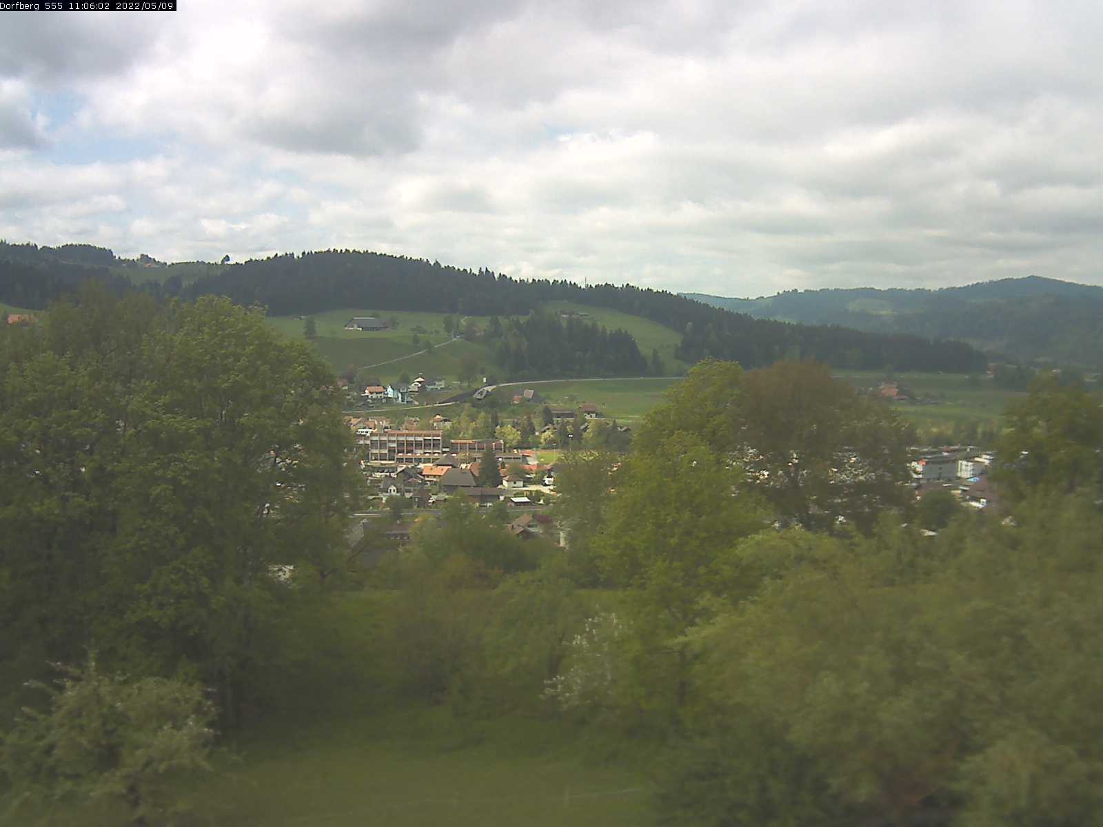 Webcam-Bild: Aussicht vom Dorfberg in Langnau 20220509-110601