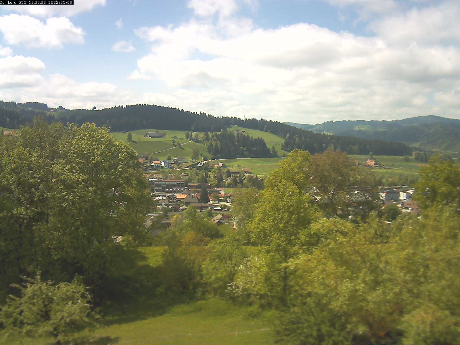 Webcam-Bild: Aussicht vom Dorfberg in Langnau 20220509-120601