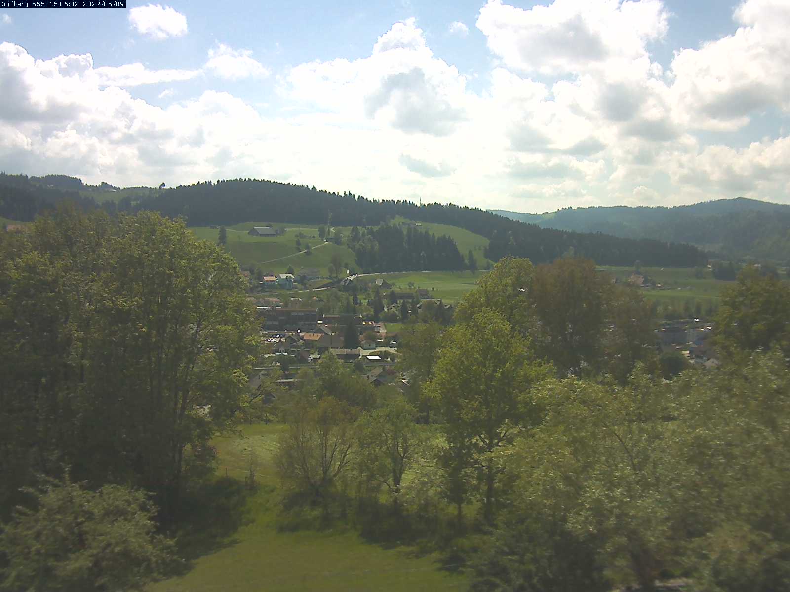 Webcam-Bild: Aussicht vom Dorfberg in Langnau 20220509-150601