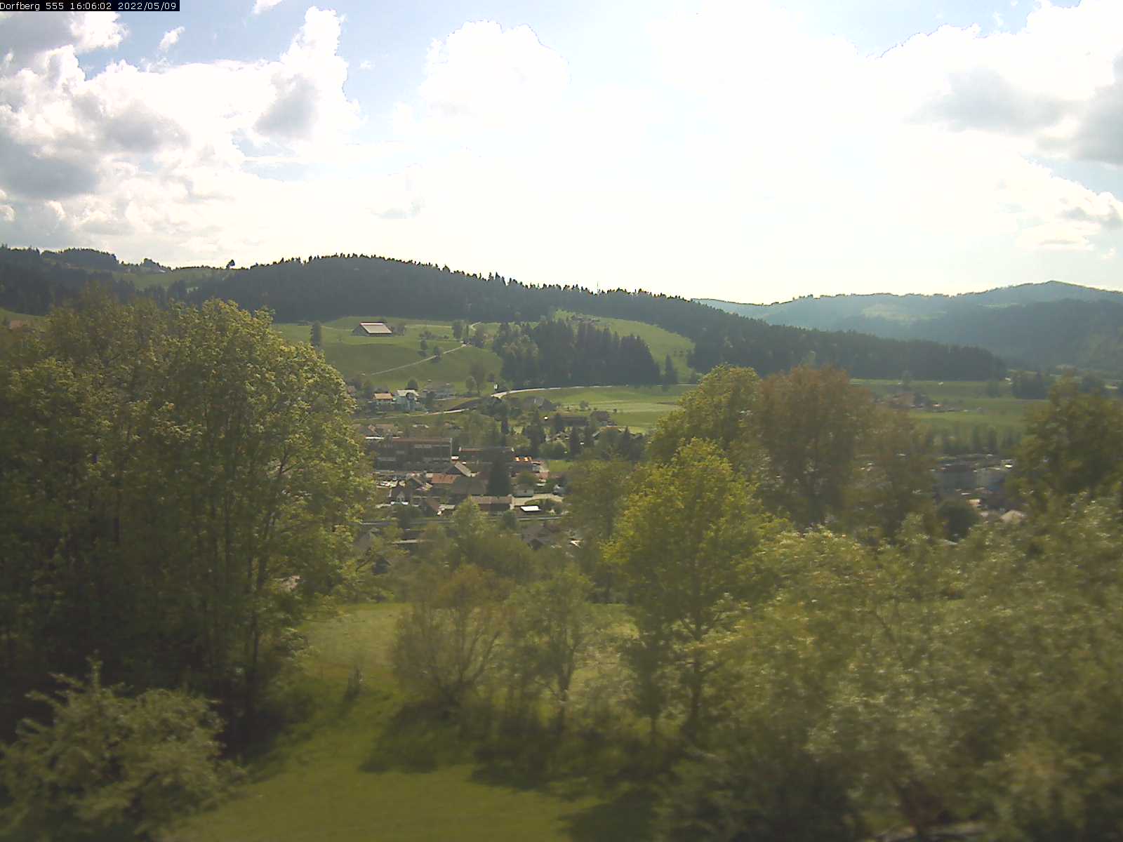 Webcam-Bild: Aussicht vom Dorfberg in Langnau 20220509-160601