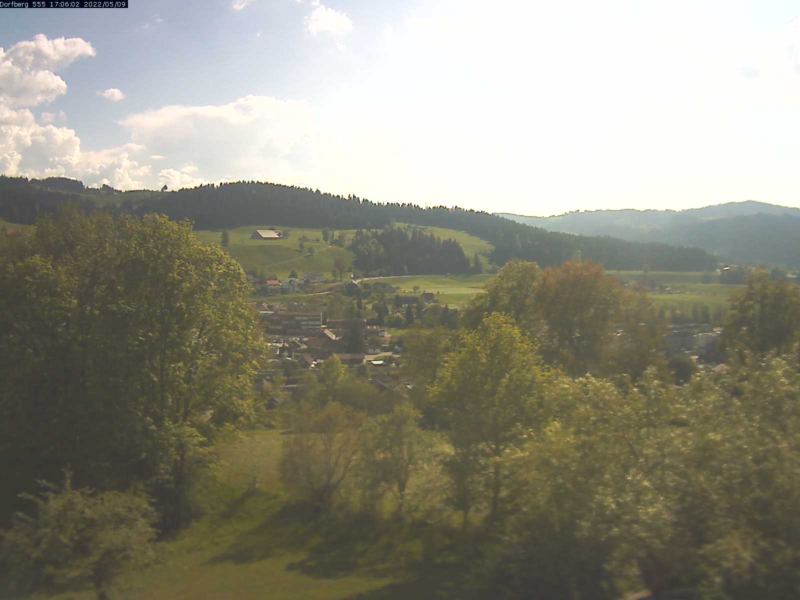 Webcam-Bild: Aussicht vom Dorfberg in Langnau 20220509-170601