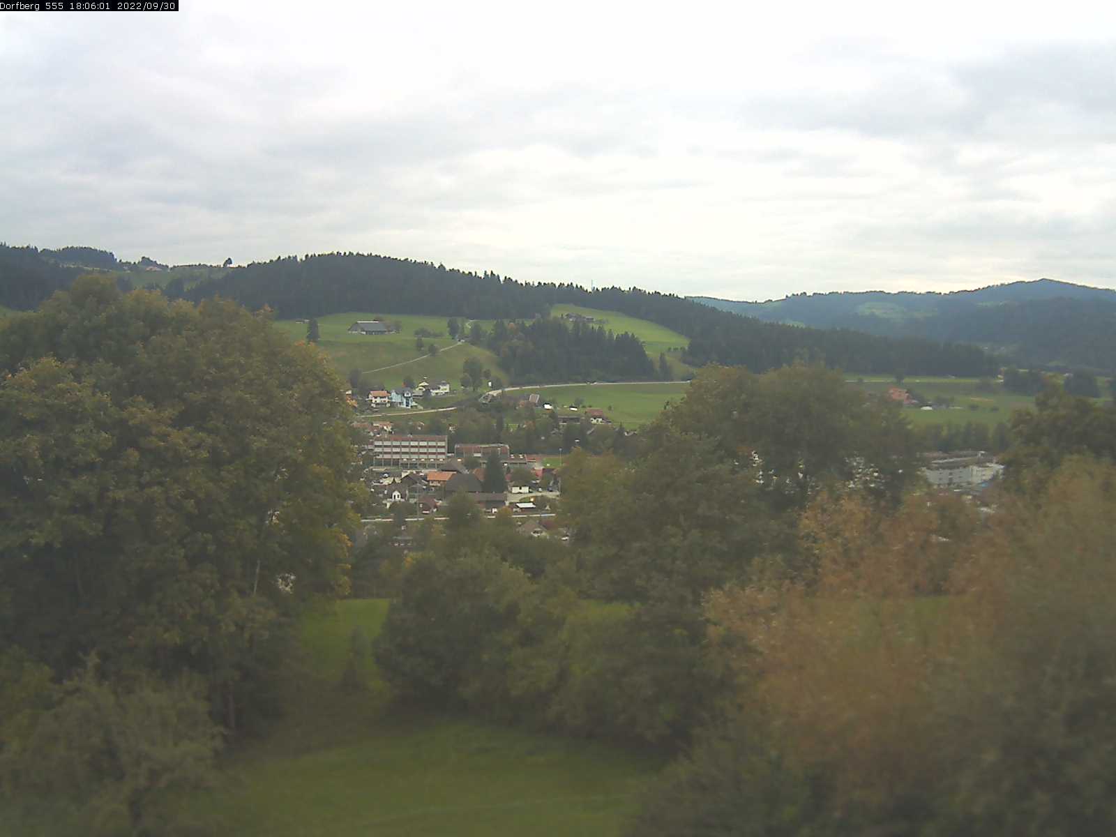 Webcam-Bild: Aussicht vom Dorfberg in Langnau 20220930-180601