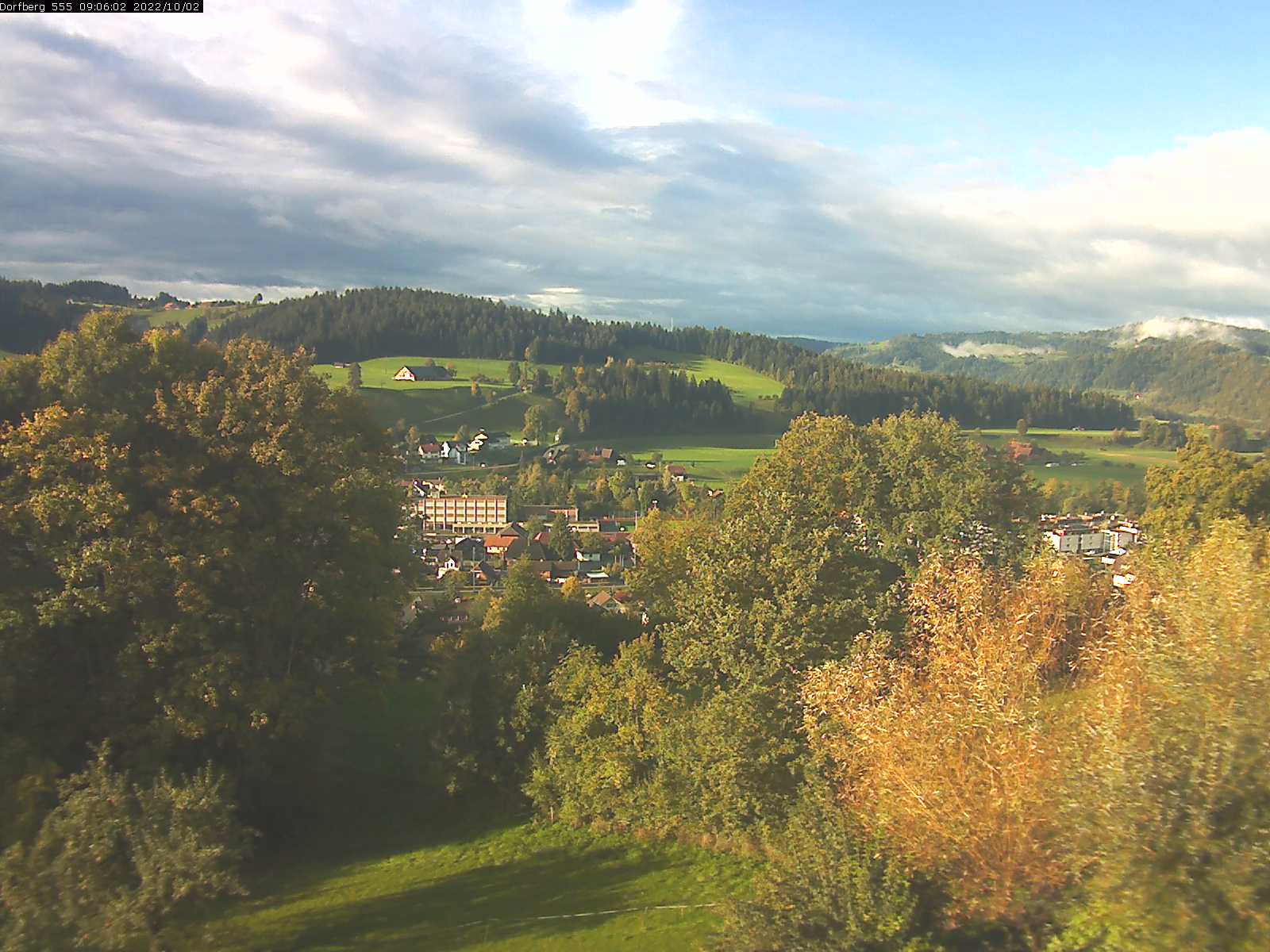 Webcam-Bild: Aussicht vom Dorfberg in Langnau 20221002-090601