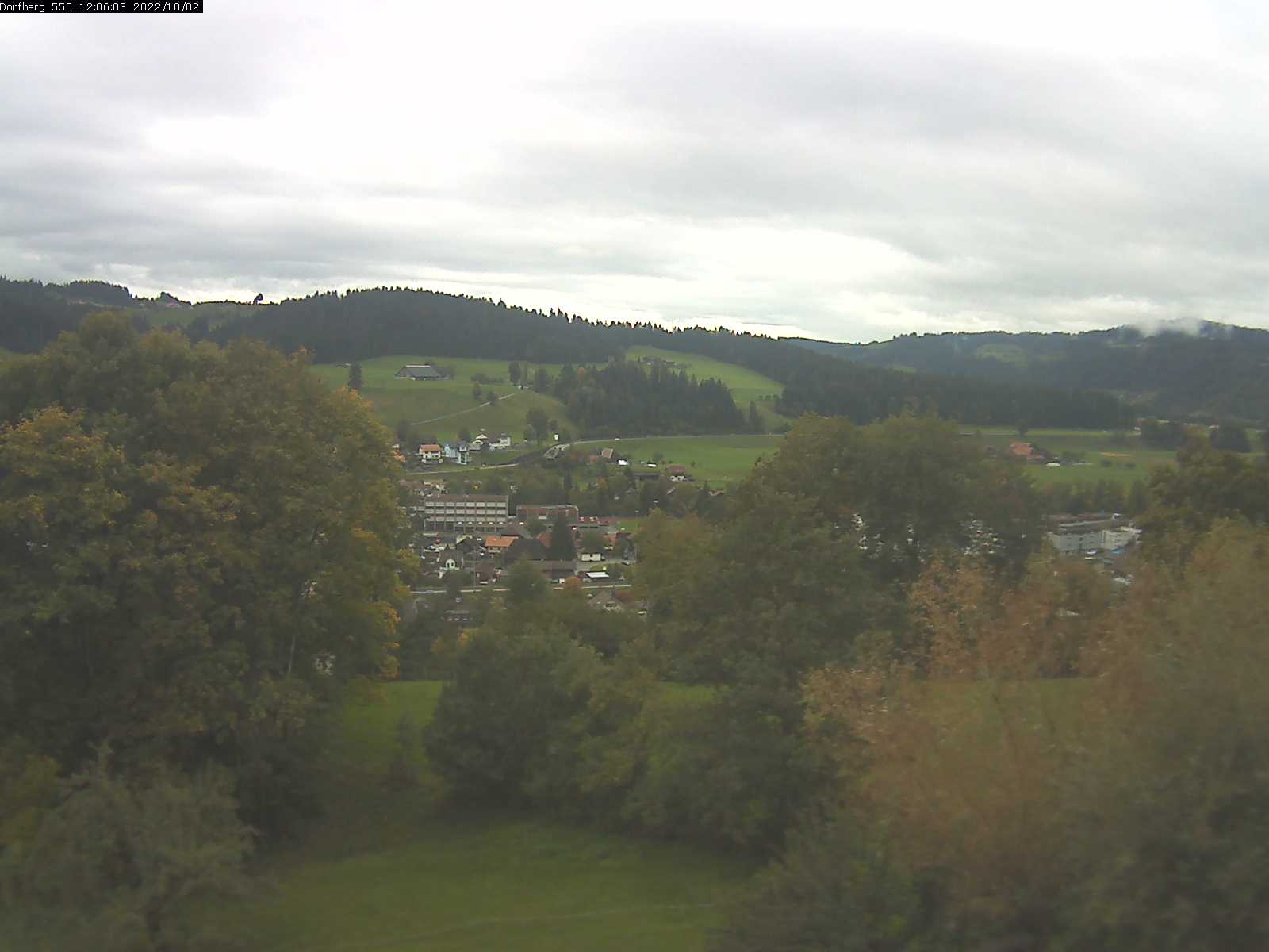 Webcam-Bild: Aussicht vom Dorfberg in Langnau 20221002-120601