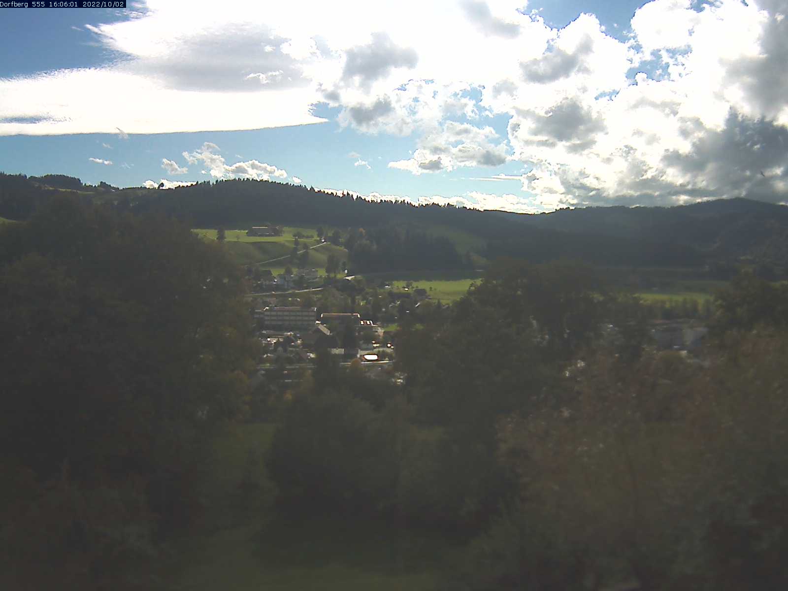 Webcam-Bild: Aussicht vom Dorfberg in Langnau 20221002-160601