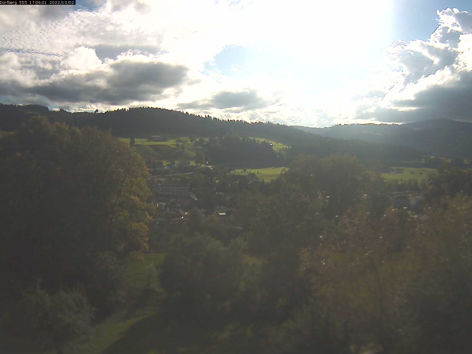 Webcam-Bild: Aussicht vom Dorfberg in Langnau 20221002-170601